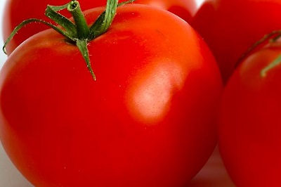 栄養素が豊富な真っ赤なトマト